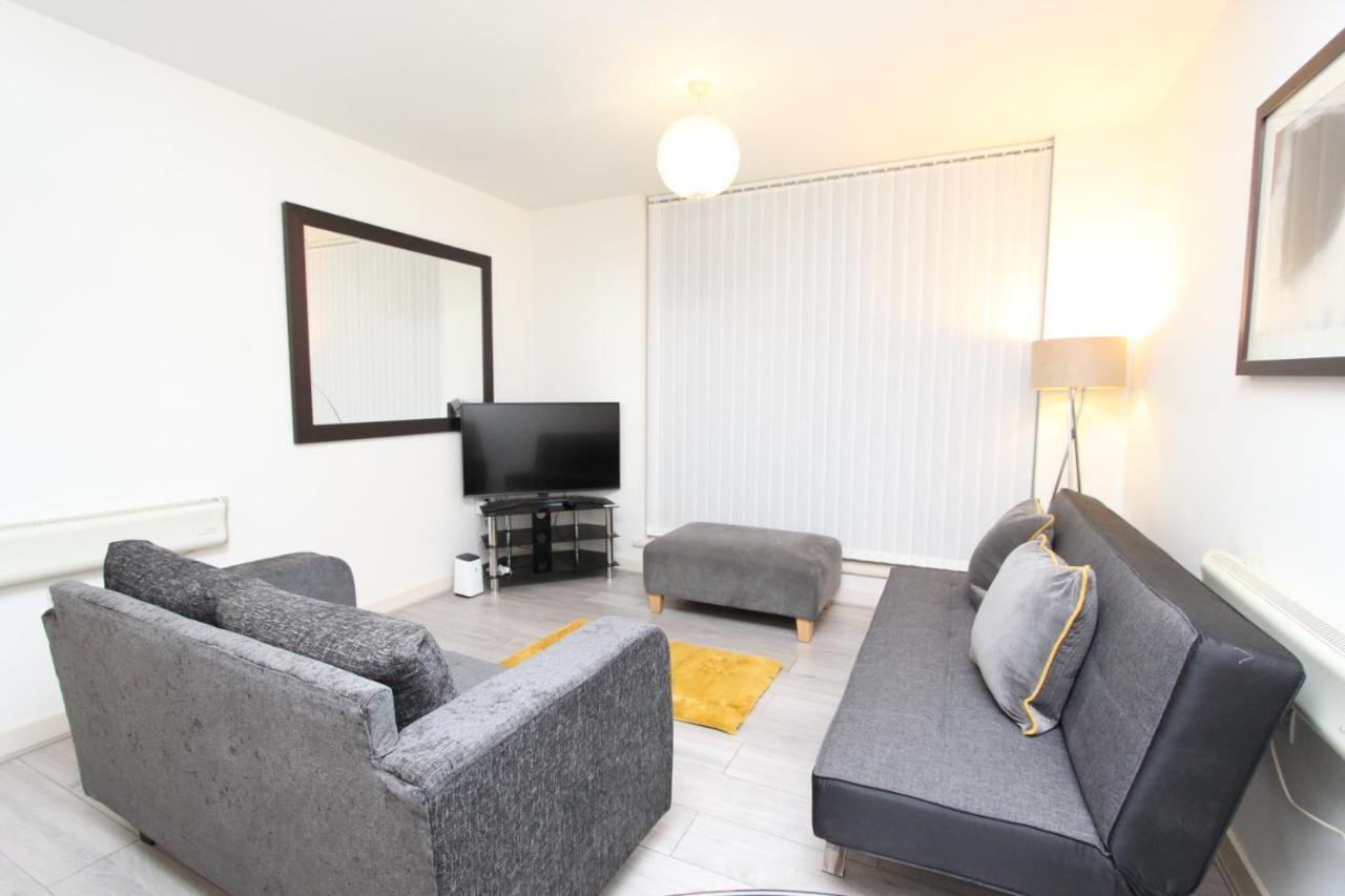 Spacious 1- Bedroom Apartment In E16 London Exterior photo